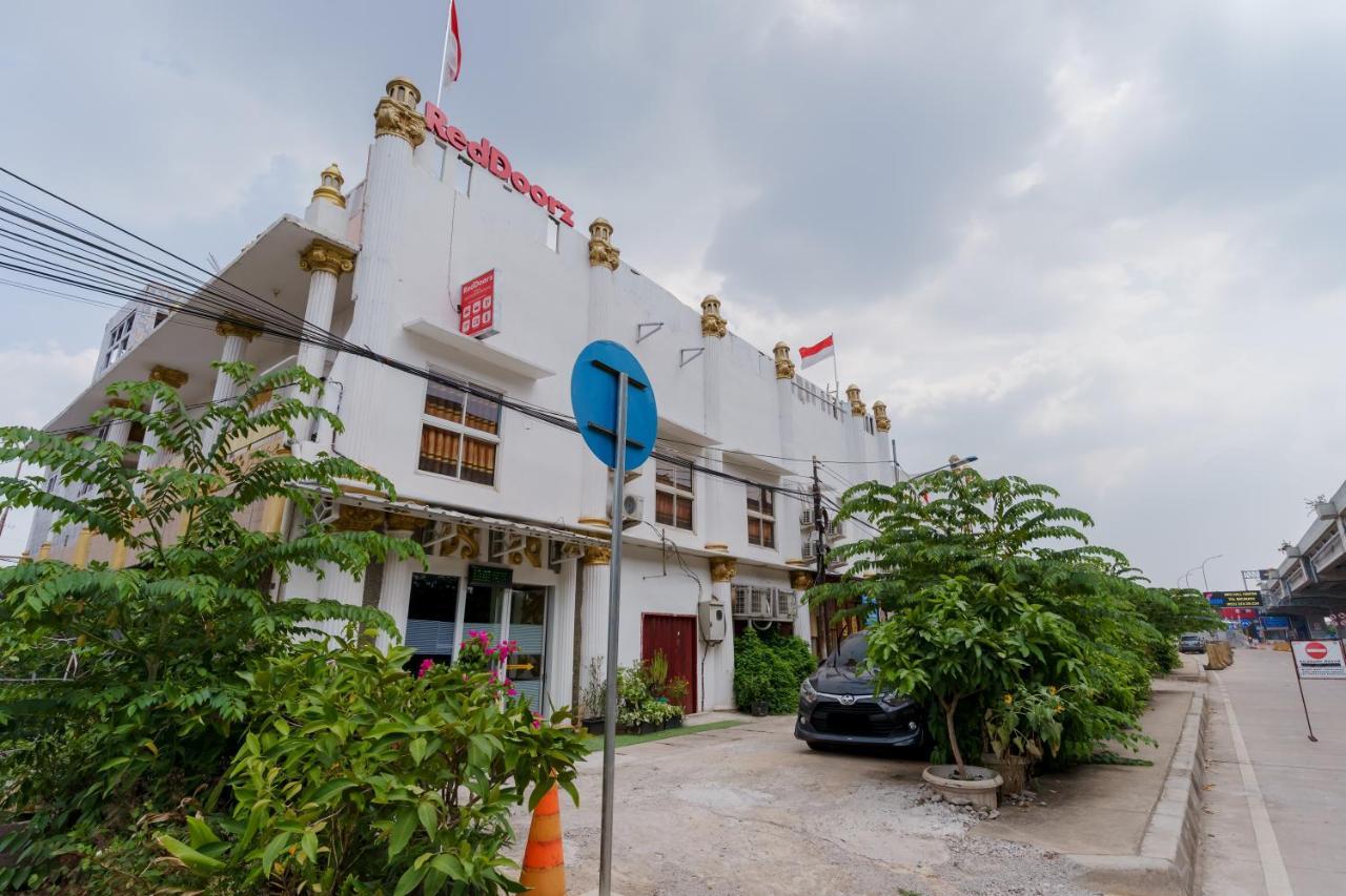 Reddoorz Syariah Near Universitas Borobudur جاكرتا المظهر الخارجي الصورة