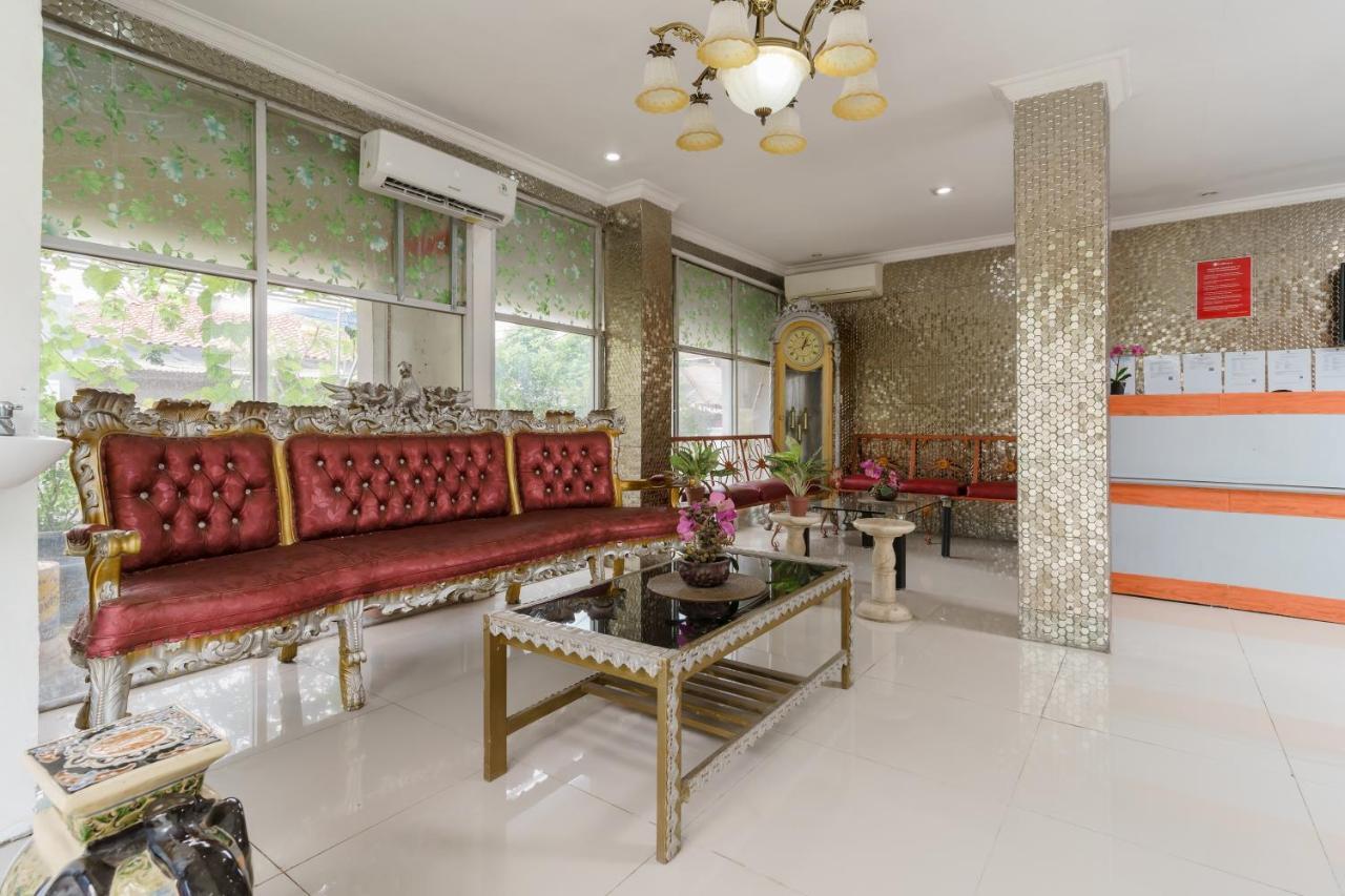 Reddoorz Syariah Near Universitas Borobudur جاكرتا المظهر الخارجي الصورة