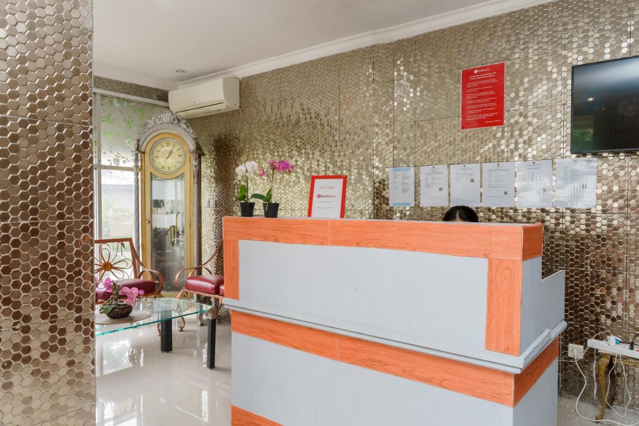 Reddoorz Syariah Near Universitas Borobudur جاكرتا المظهر الخارجي الصورة
